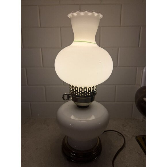 Vintage Milk glass electric hurricane lamp with brass base and floral motifs. - Picture 8 of 16